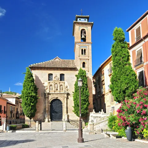 Plaza Nueva de Granada - Qué ver en Granada - Guía de viaje Granada - Buendía Tours