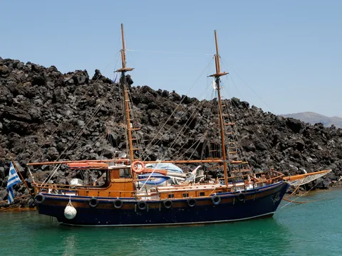 Crucreo islas Volcanicas Santorini paseo en barco Tradicional Griego Nea Kameni Volcal Palea Kameni Hot Spring Thirassia Grecia