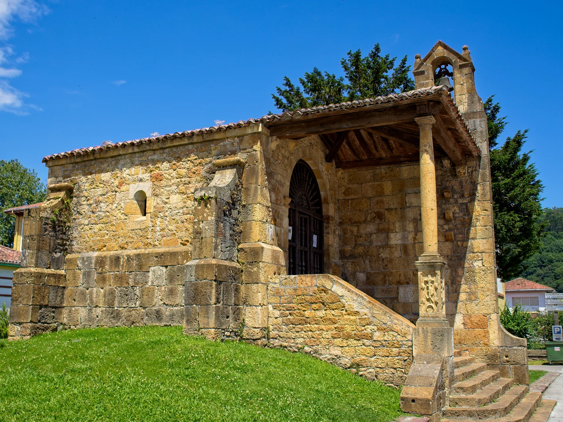 capilla santa cruz cangas de onís