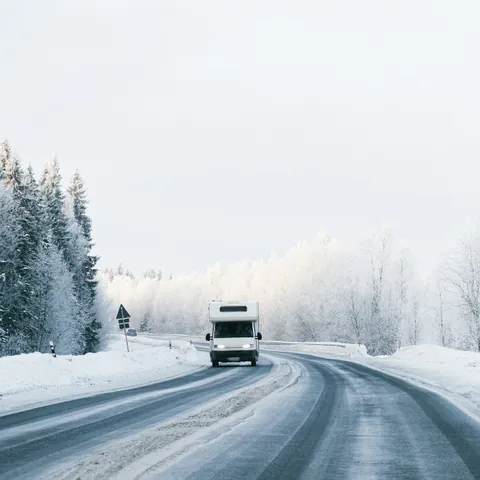 Autocaravana en la nieve - Dormir en Autocaravana en Baqueira Beret - Dormir en Baqueira Beret - Guía de Viajes Baqueira Beret - Buendía