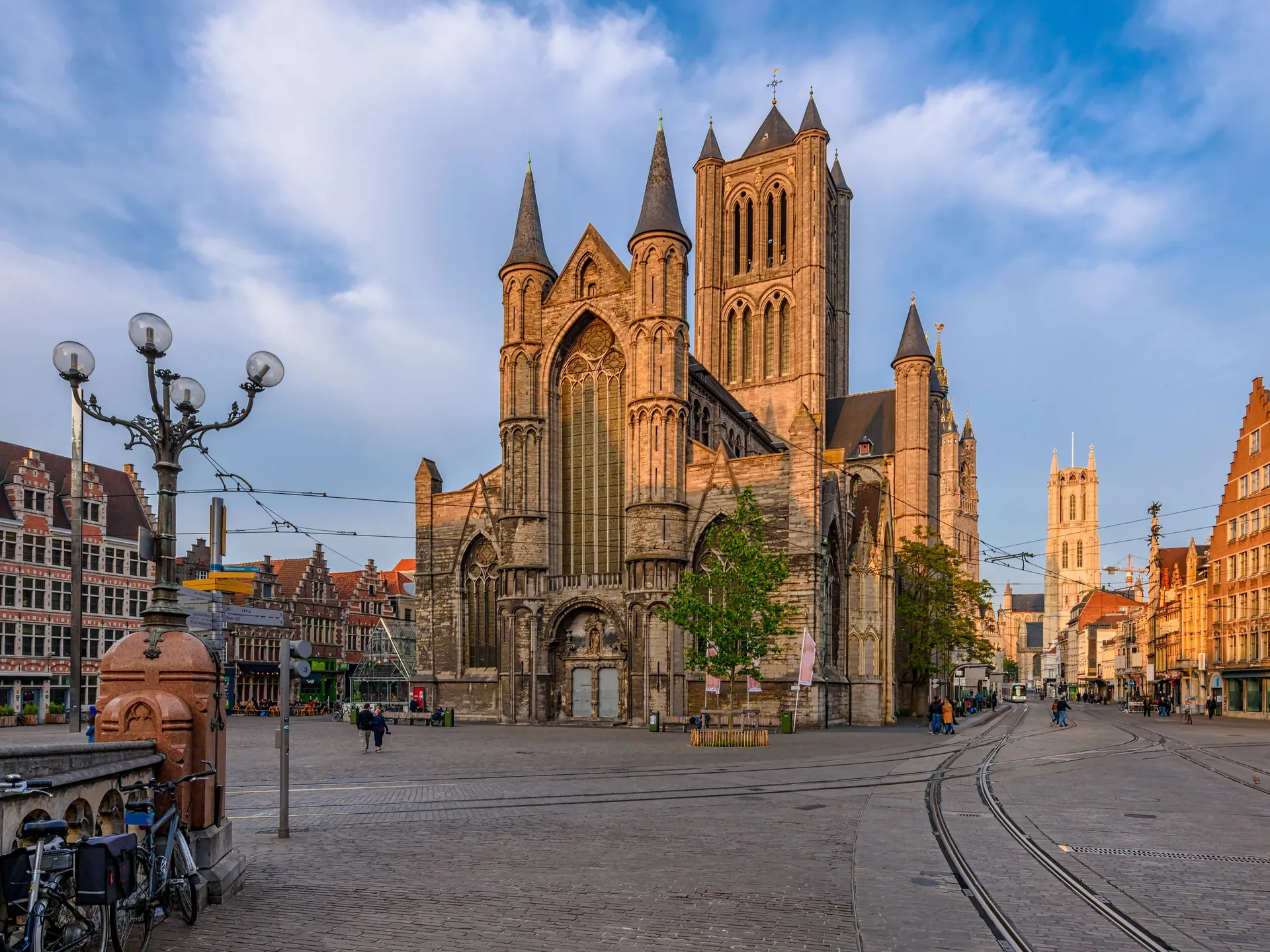 Iglesia de San Nicolás al atardecer - HOME Gante - Guía de Viajes Gante - Buendía