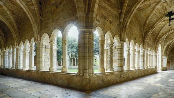 Patios interiores de la catedral de Nuestra Señora de la Asunción en Santander
