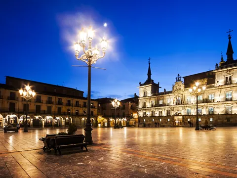visita guiada León misterios leyendas nocturno Castilla León