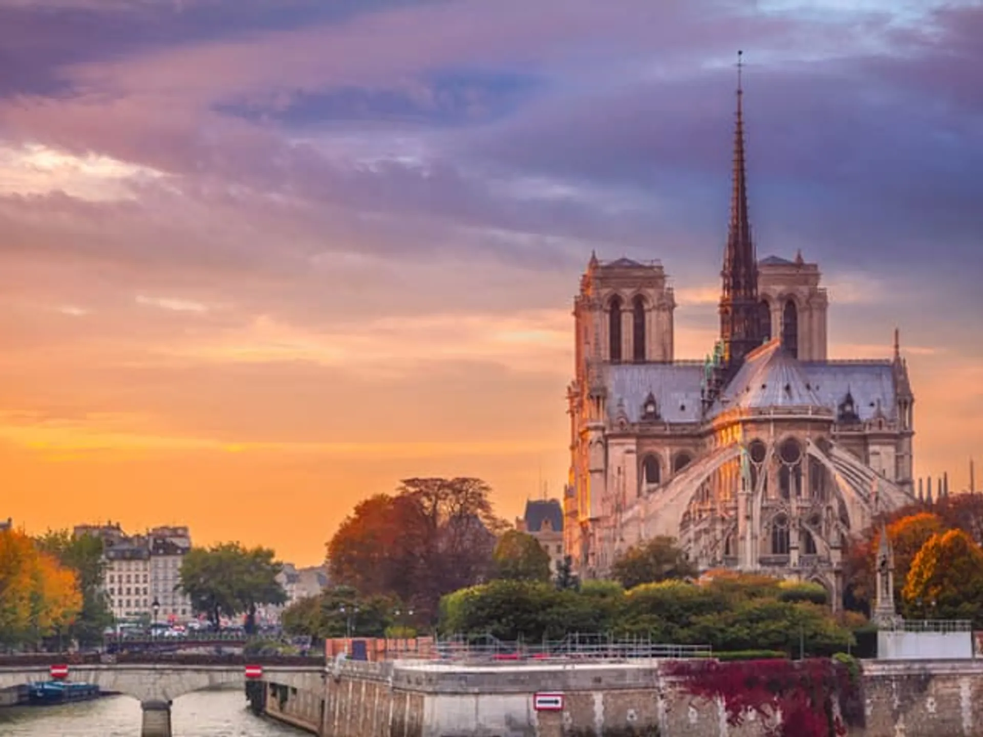 Vista de la ciudad de París y de Notre Dame-Nuestros mejores Free Tours en París-Qué hacer en París-Planes en París-Guías de Viaje Buendía Tours