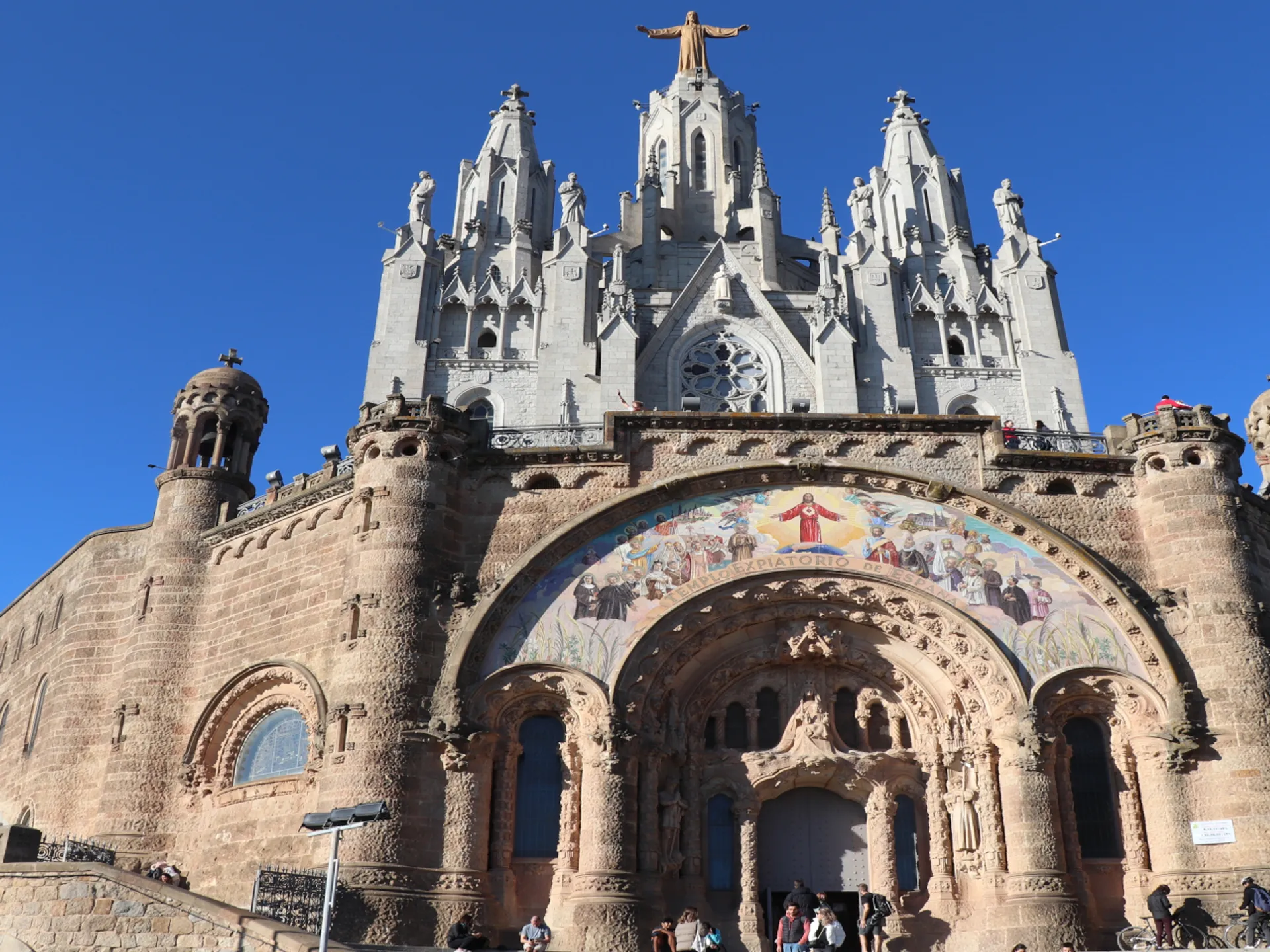 Templo Expiatorio del Sagrado Corazón de Jesús en el Monte Tibidabo - Monte Tibidabo de Barcelona - Qué ver en Barcelona - Guía de Viajes Barcelona - Buendía Tours
