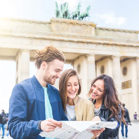 Amigos de vacaciones en Berlín-Berlín tarjetas turísticas