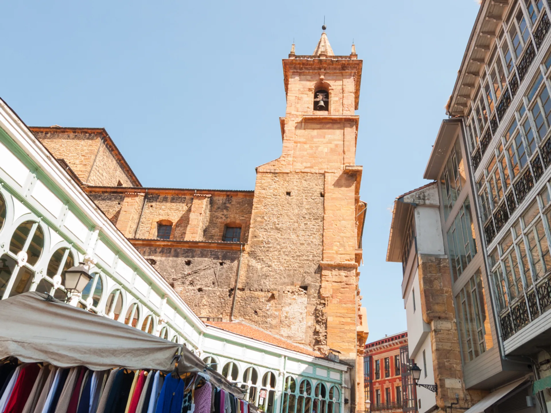 Plaza del Mercado del Fontán de Oviedo, Asturias - Guía de viajes Oviedo - Buendía