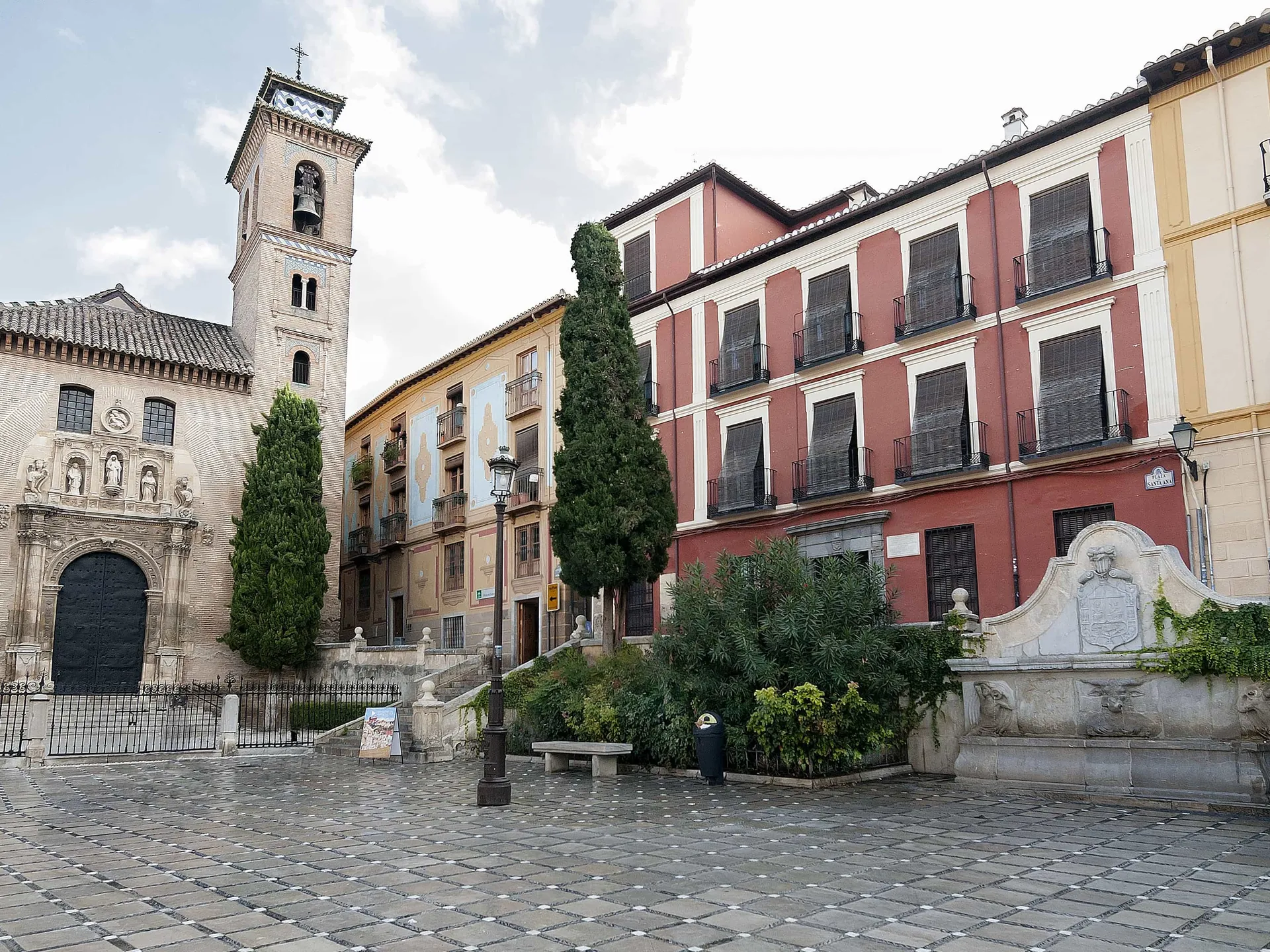 Plaza Nueva de Granada - Qué ver en Granada - Guía de viaje Granada - Buendía Tours