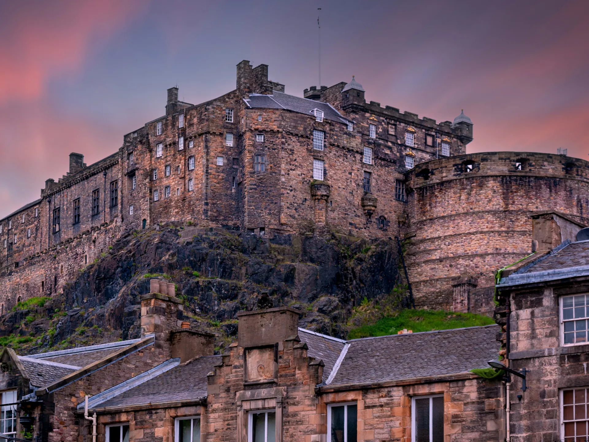 Castillo de Edimburgo - Royal Mile - Barrios de Edimburgo - Qué ver en Edimburgo - Guía de Viajes Edimburgo - Buendía Tours