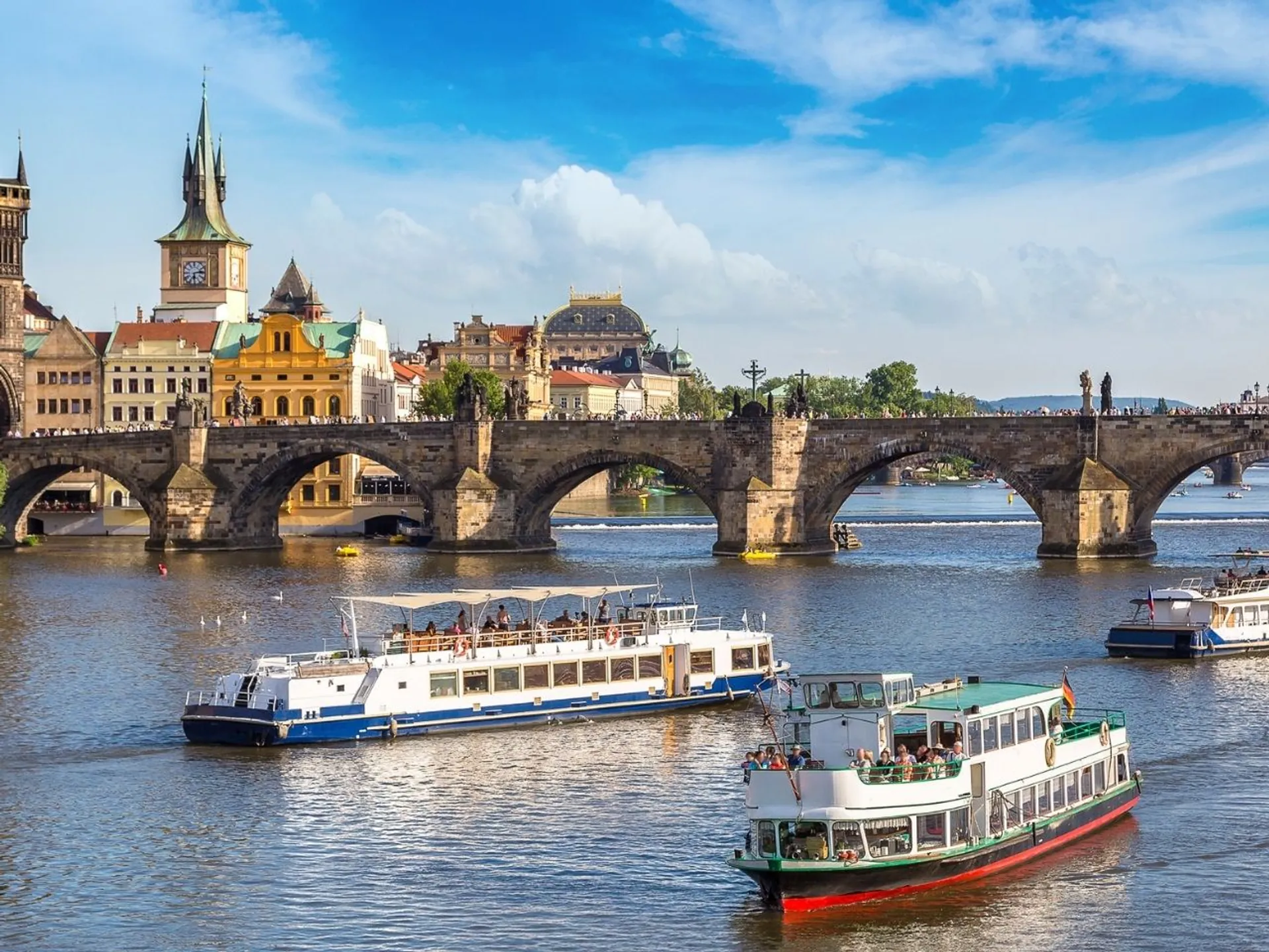 puente-carlos-praga-buendia-tours