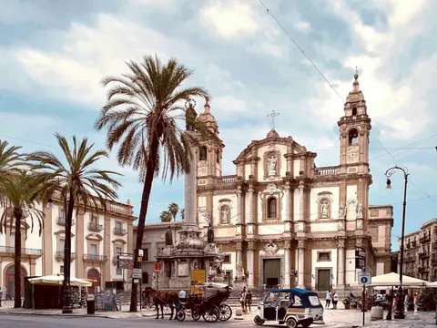 Iglesia de San Domenico y columna de la Inmaculada Concepción en Palermo, Sicilia