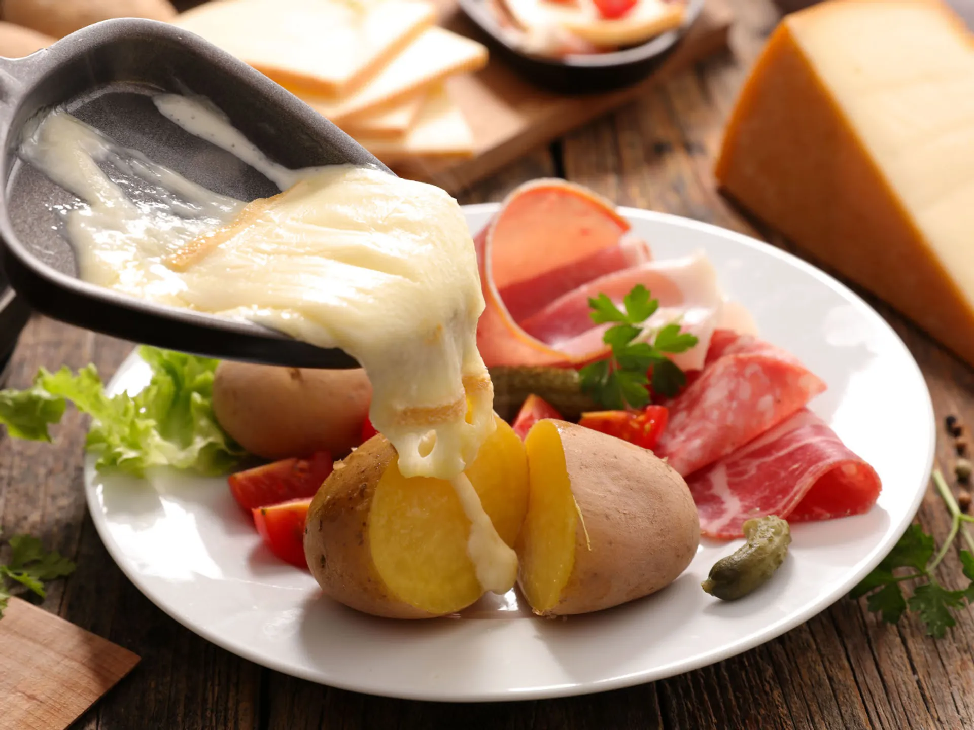raclette_comida-tipica-del-valle-de-aran_comer-en-baqueira-beret_guia-de-viajes-baqueira-beret_buendia.jpg