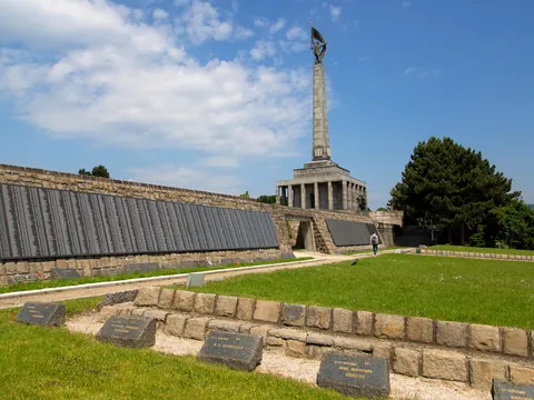 Monumento Slavin Bratislava tour Completo