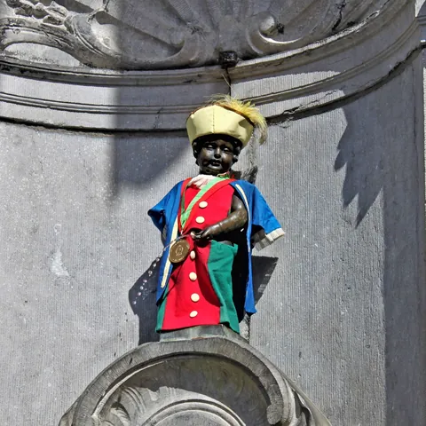 Traje Regional Manneken Pis Bruselas Bélgica