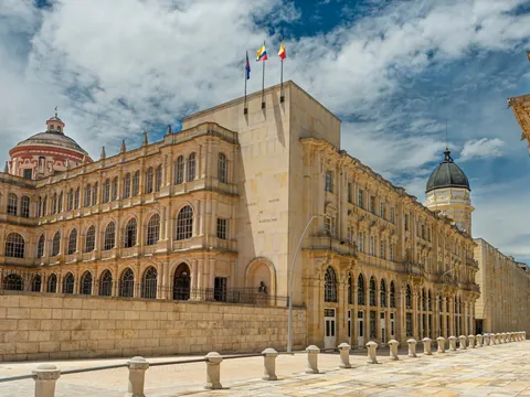 Fachada colonial del Colegio Mayor de San Bartolomé, Bogotá