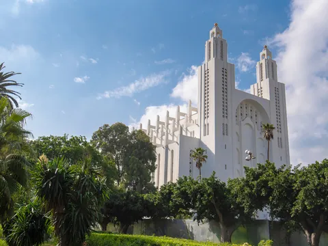 Catedral del Sagrado Corazón rodeada de jardines en Casablanca, Marruecos