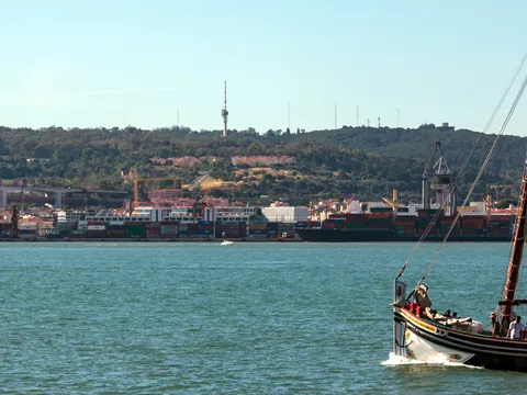 Paseo en barco tradicional por Lisboa