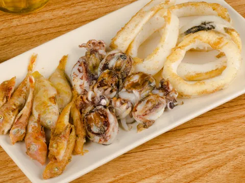 Pescaíto frito - Comida típica de Sevilla - Comer en Sevilla - Guía de viaje Sevilla - Buendía Tours