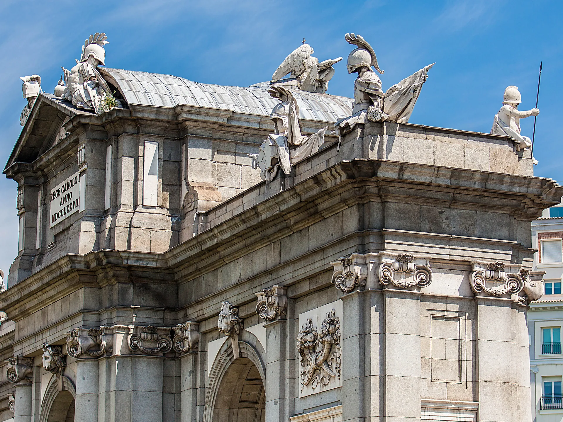 Detalle de la Puerta de Alcalá - Puerta de Alcalá - Qué ver en Madrid - Guía de Viajes Madrid - Buendía Tours
