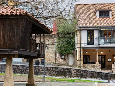 Hórreo tradicional asturiano en el centro de Avilés