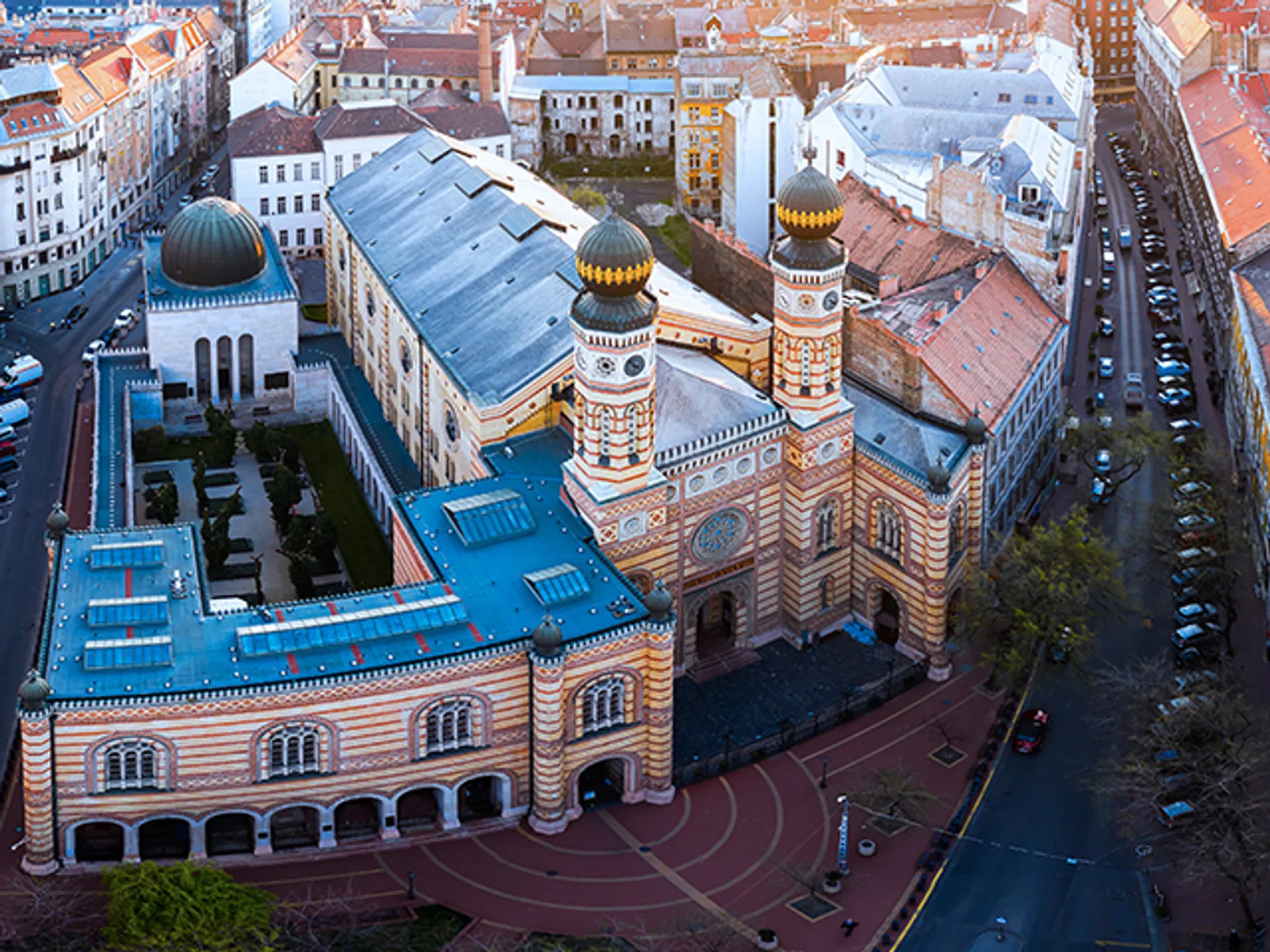 Vista aérea de la Gran Sinagoga de Budapest- Qué ver en Budapest - Guía de viaje Budapest - Buendía Tours