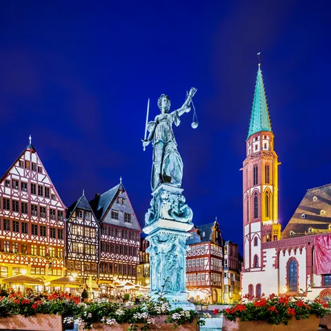Plaza Römemberg de Frankfurt de noche