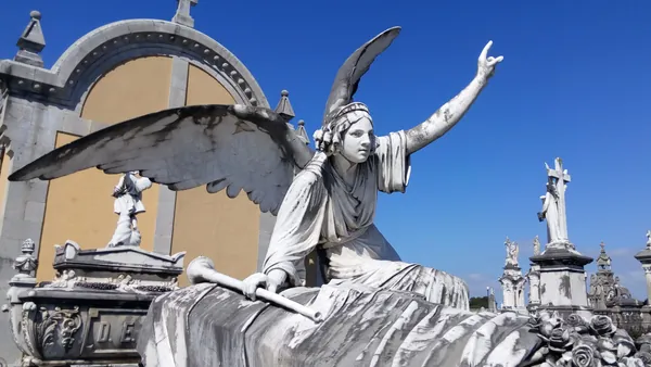 escultura-san-juan-nieva-carriona-cementerio-aviles-guia.jpg