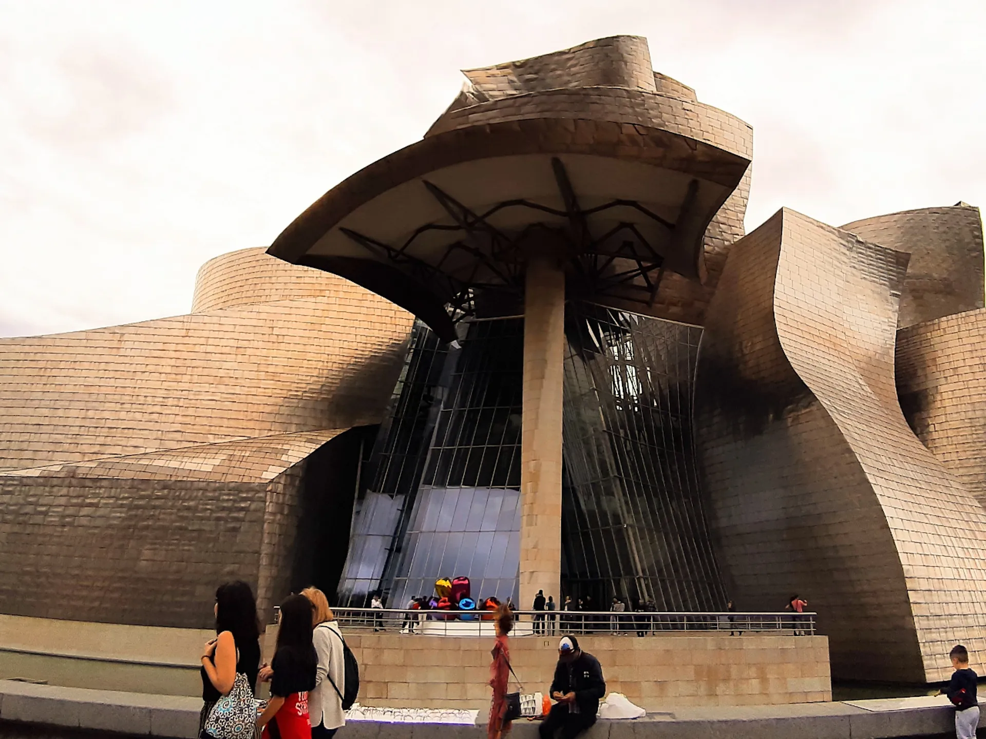 Museo Guggenheim de Bilbao - Fin de semana en Bilbao - Qué ver en Bilbao - Guía de Viajes Bilbao - Buendía Tours