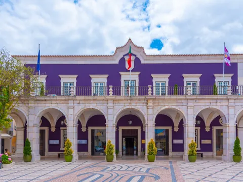 Cámara de comercio en la plaza de Bocage de Setúbal, Portugal