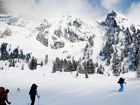 alquiler de esquís Travesia Skimo Ski Montaña Pieles Foca Sierra Nevada