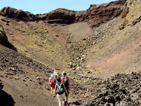 Senderismo en el paisaje lunar de Lanzarote