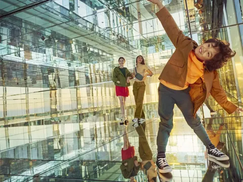 Grupo en la habitación de cristales del Summit One Vanderbilt