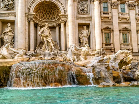 Plano medio de la Fontana di Trevi en Roma