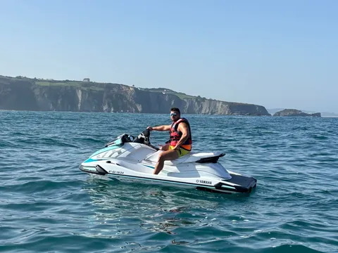 Moto de agua en el mar cantábrico, Gijón