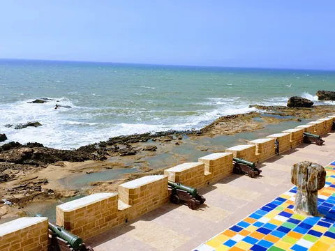 Muralla y cañones de la Skala de Ville en Essaouira con vistas al Atlántico