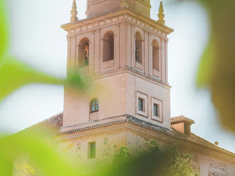 Torre de la Iglesia de Santa María de la Alhambra en Granada