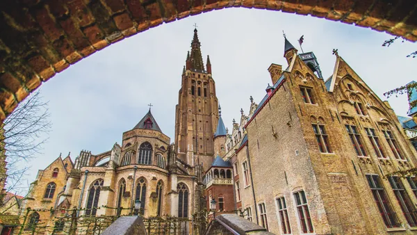 tour privado Brujas visita guiada español Catedral Nuestra Señora privado Bélgica