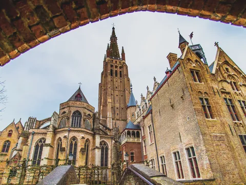 tour privado Brujas visita guiada español Catedral Nuestra Señora privado Bélgica