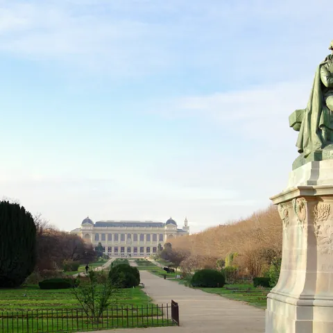 Estatua en el Jardín des Plantes de París