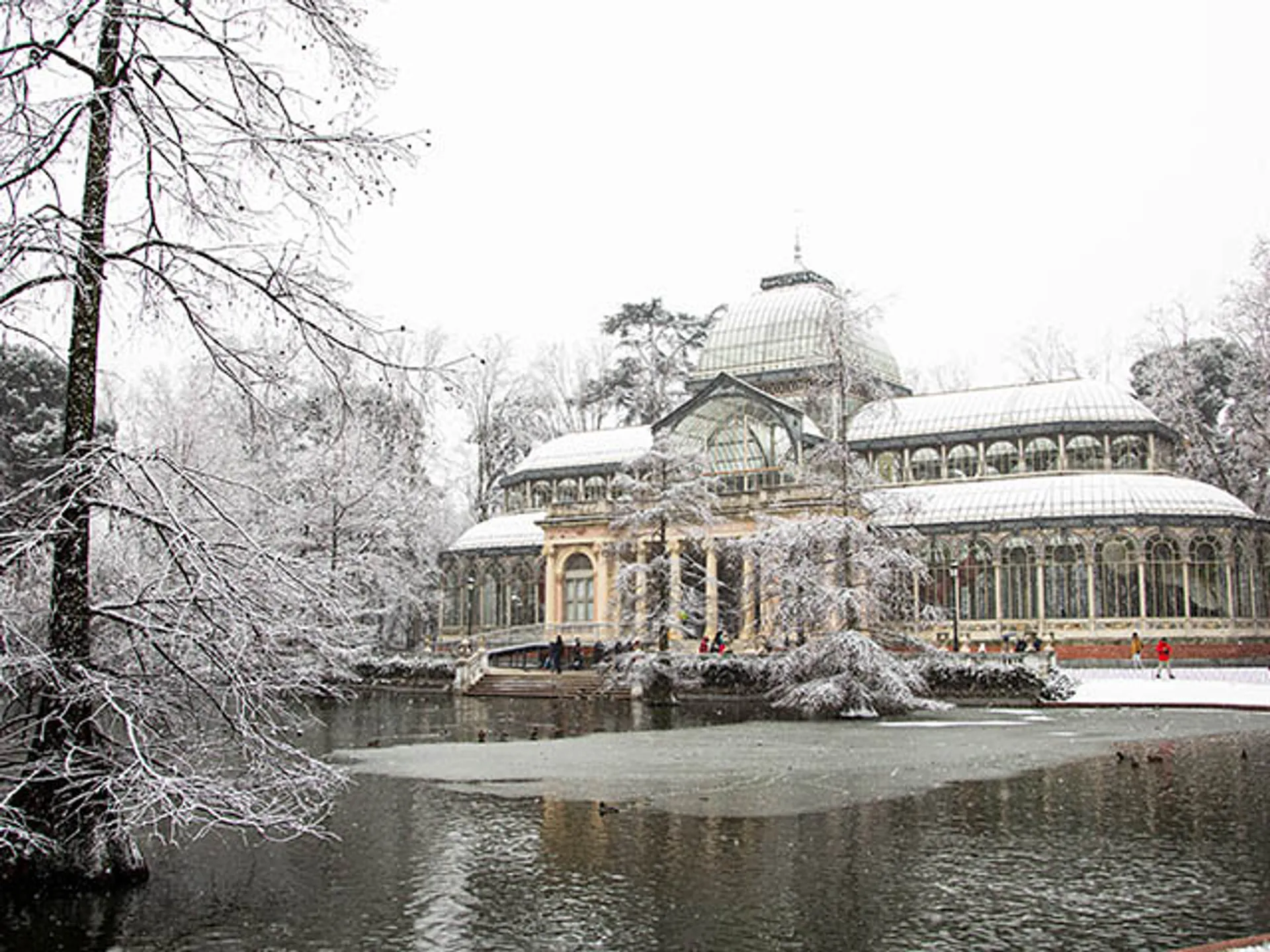 Palacio Cristal nevado-Tiempo de Madrid-guia viaje Buendiatours