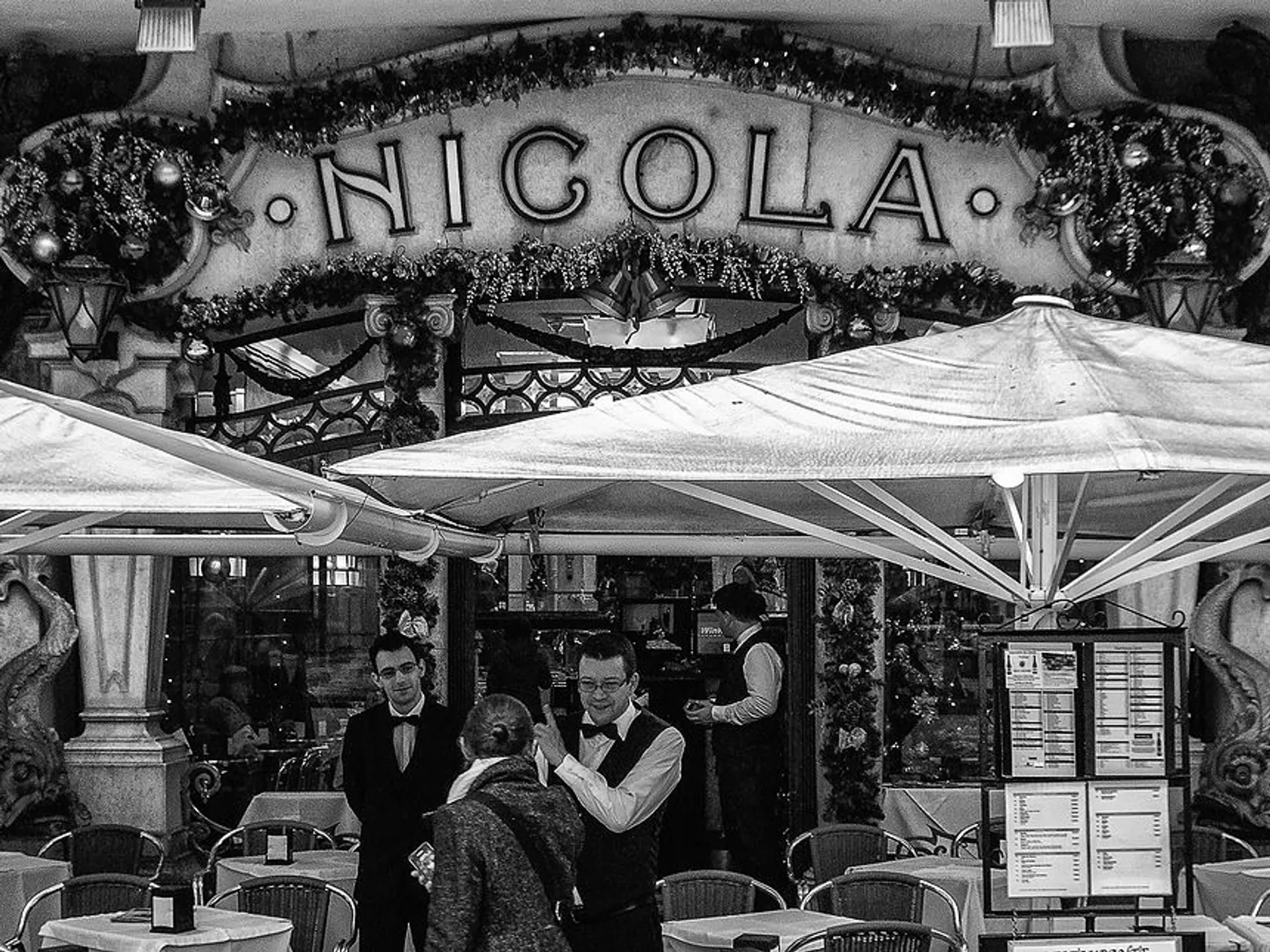 Cafe da Nicola en la Plaza del Rossio de Lisboa