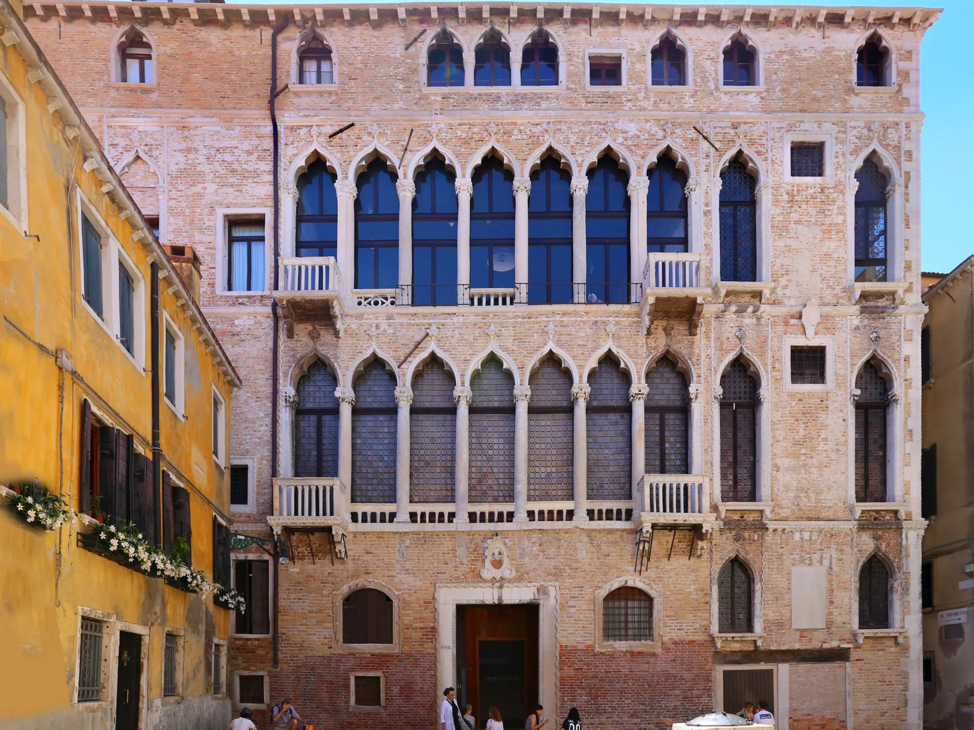 Entrada del Museo Fortuny de Venecia