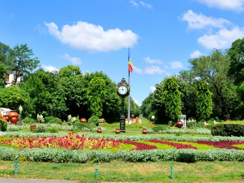 El parque Cismigiu es uno de los tesoros verdes más populares de esta localidad.