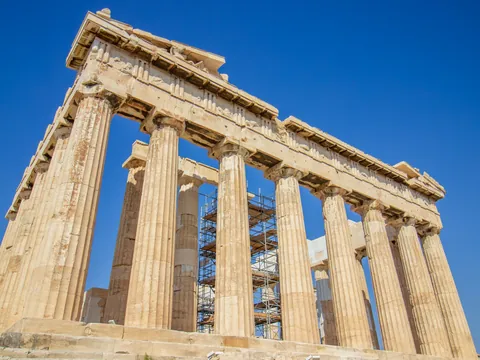 Acrópolis de Atenas en un día soleado