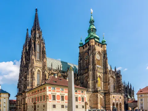 Catedral de San Vito y su aguja gótica en el Castillo de Praga