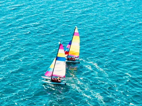 Paseo en catamarán deportivo por Alcúdia