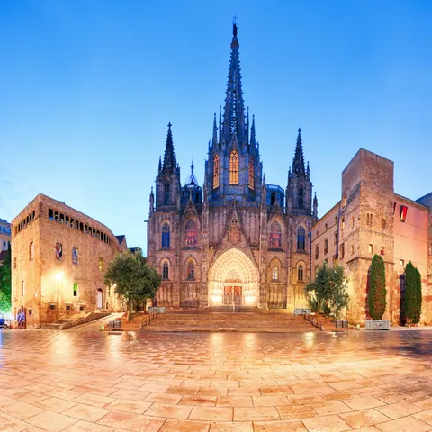 Vista de la Catedral de Barcelona - Catedral de Barcelona - Qué ver en Barcelona - Guía de Viajes Barcelona - Buendía Tours
