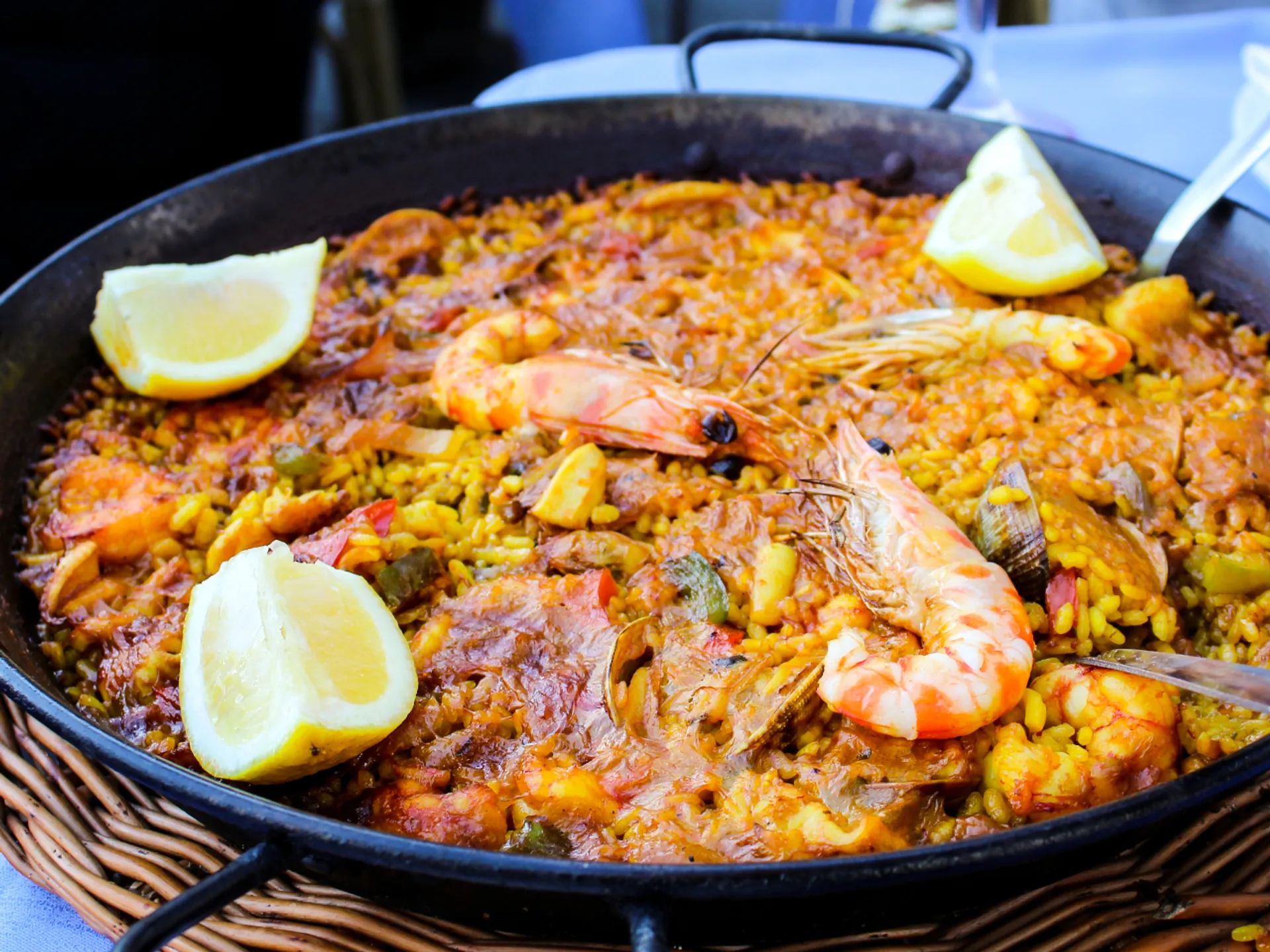 Paella en La Barceloneta - Comer en La Barceloneta - Barrio de La Barceloneta - Barrios de Barcelona - Qué ver en Barcelona - Guía de Viajes Barcelona - Buendía Tours