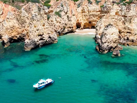 paseo en barco Costa Lagos Ponta Piedade Crucero catamarán Algarve