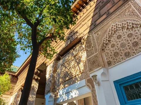 Detalles de la fachada del Palacio de la Bahía en Marrakech, Marruecos